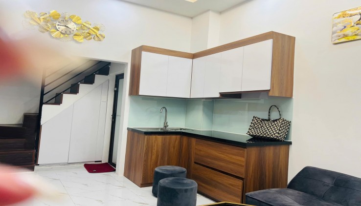 Cho thuê nhà Kim Mã, Ba Đình, gần Vinhome metropolis, 4 tầng, 25m2, 2 ngủ, Full nội thất, 13 Triệu